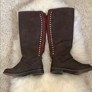 Candie’s knee high brown boots size 6.5